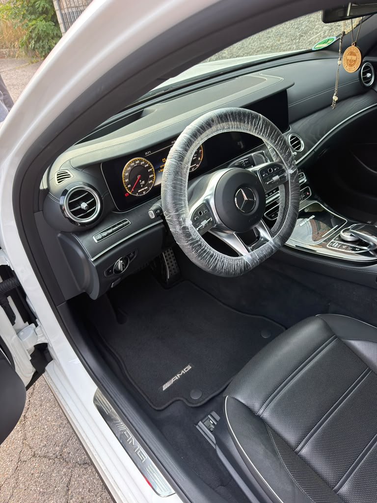 Mercedes Fahrerraum nach der Aufbereitung